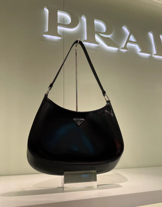 Prada Cleo拋光皮革掛肩袋